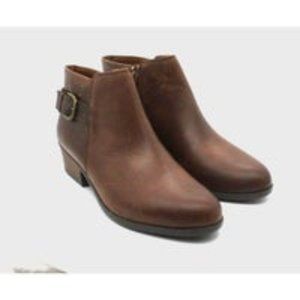 Clarks Womens Addiy Kara Leather Almond Toe Ankle